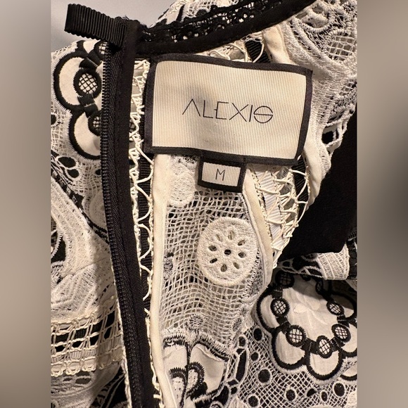 Alexis Emiliana Fit & Flare Mini Dress Black and White Diamond Lace size Medium - Picture 12 of 13